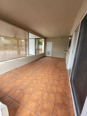 8461 NW 27th Pl, Sunrise, FL 33322