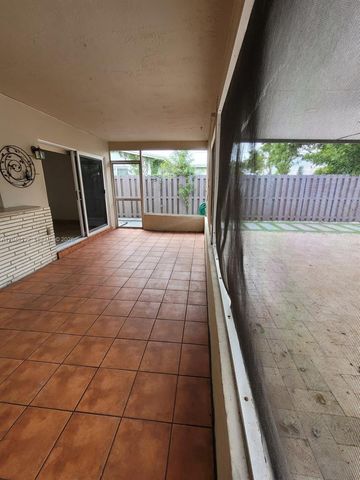 8461 NW 27th Pl, Sunrise, FL 33322