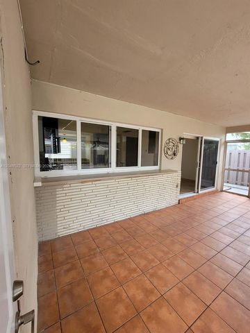 8461 NW 27th Pl, Sunrise, FL 33322