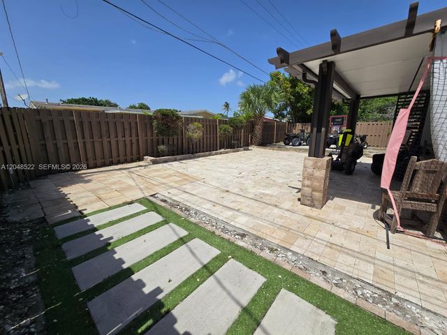 8461 NW 27th Pl, Sunrise, FL 33322