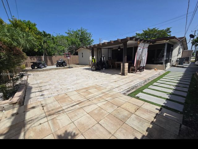 8461 NW 27th Pl, Sunrise, FL 33322