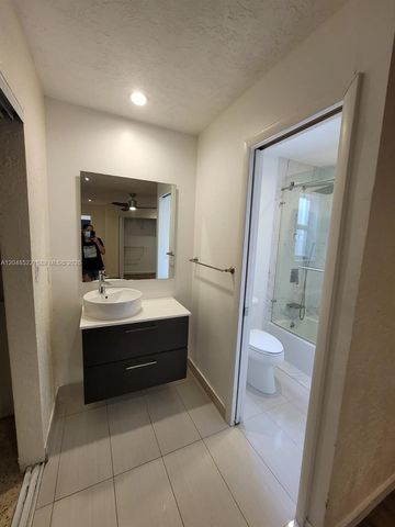 8461 NW 27th Pl, Sunrise, FL 33322