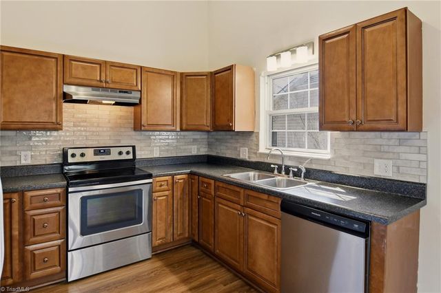 4217 Chilton Way, High Point, NC 27265