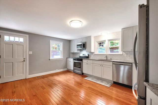 88 Dutch Lane Road, Marlboro, NJ 07746