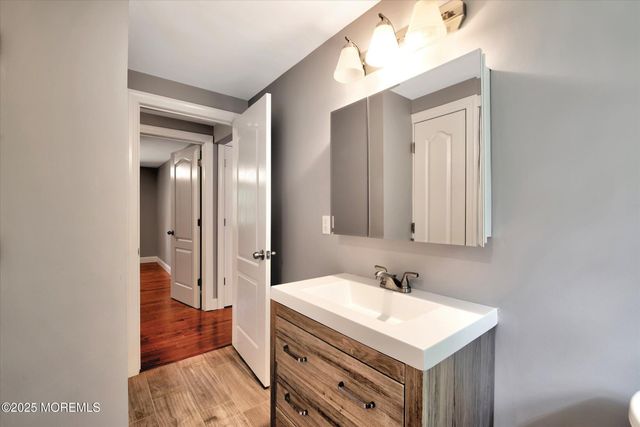 88 Dutch Lane Road, Marlboro, NJ 07746