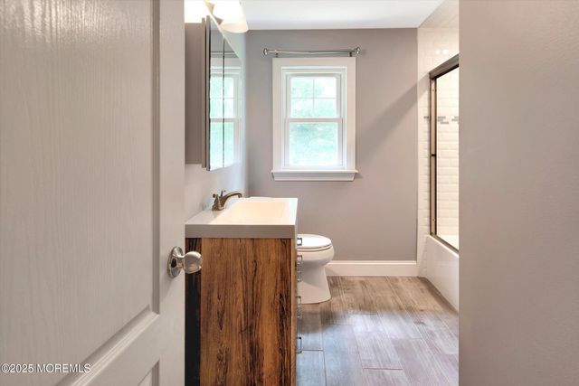 88 Dutch Lane Road, Marlboro, NJ 07746