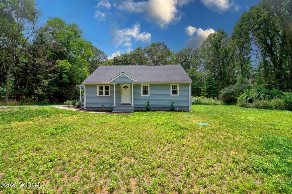 88 Dutch Lane Road, Marlboro, NJ 07746