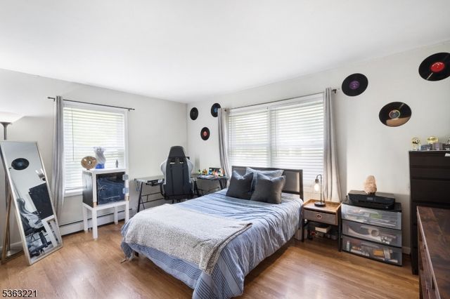 4 Grove St, Hampton Twp., NJ 07860