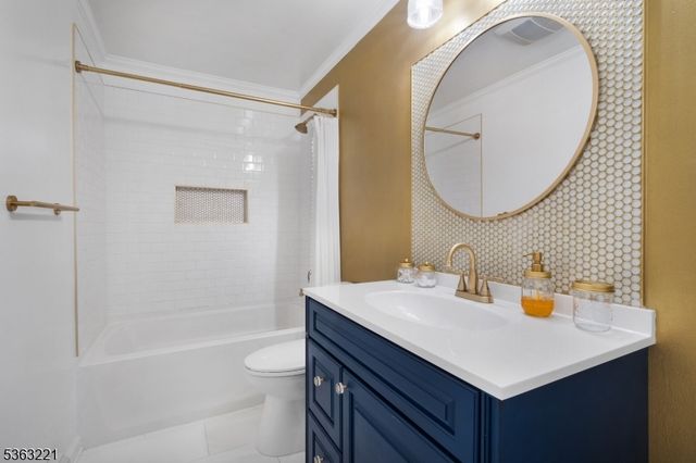 4 Grove St, Hampton Twp., NJ 07860