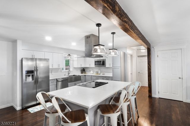 4 Grove St, Hampton Twp., NJ 07860