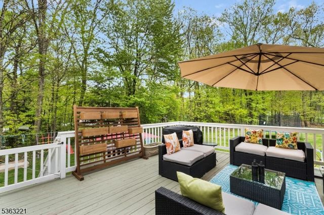 4 Grove St, Hampton Twp., NJ 07860