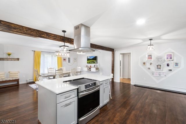 4 Grove St, Hampton Twp., NJ 07860