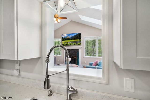 4 Grove St, Hampton Twp., NJ 07860