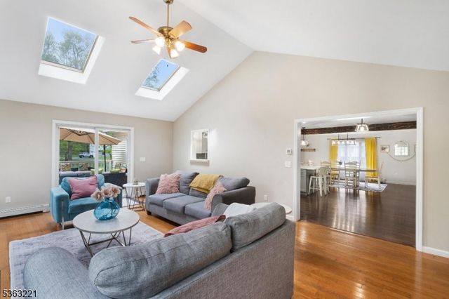 4 Grove St, Hampton Twp., NJ 07860