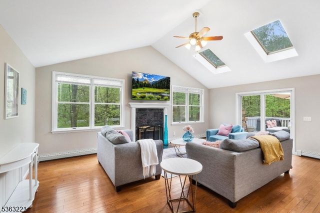 4 Grove St, Hampton Twp., NJ 07860