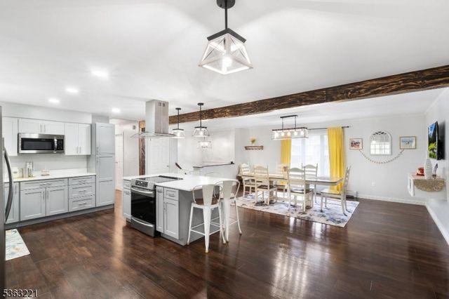 4 Grove St, Hampton Twp., NJ 07860