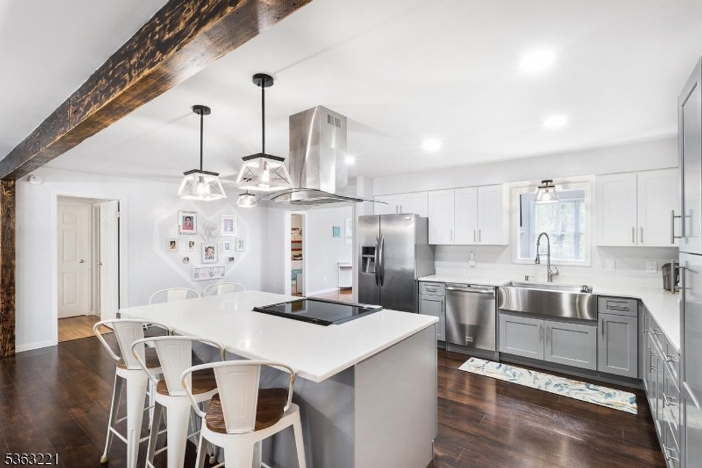 4 Grove St, Hampton Twp., NJ 07860