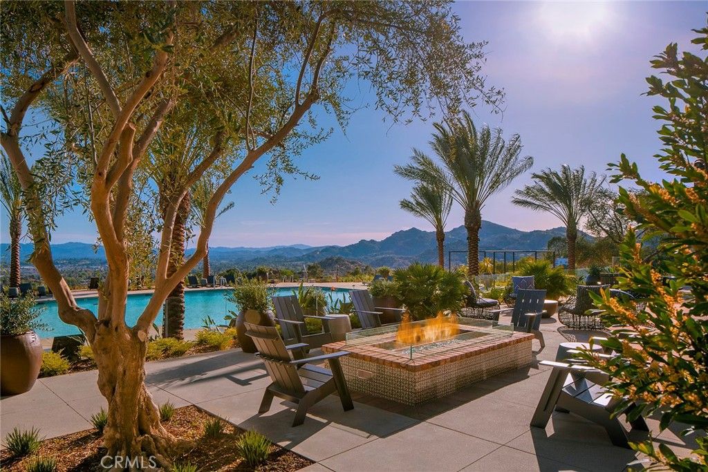 Image 16 of property listing at 11817 Canoga Avenue, Chatsworth, CA 91311