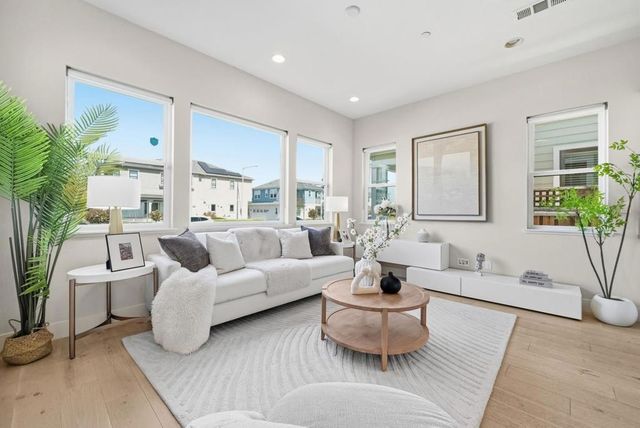 217 Athena Court, Mountain View, CA 94043