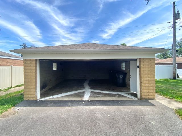16009 Debbie Lane, South Holland, IL 60473