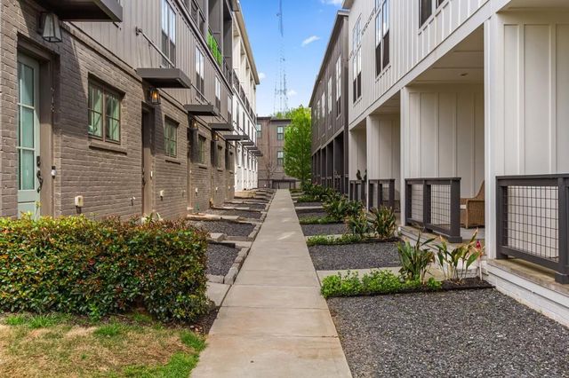 916 Brees Court, Atlanta, GA 30318