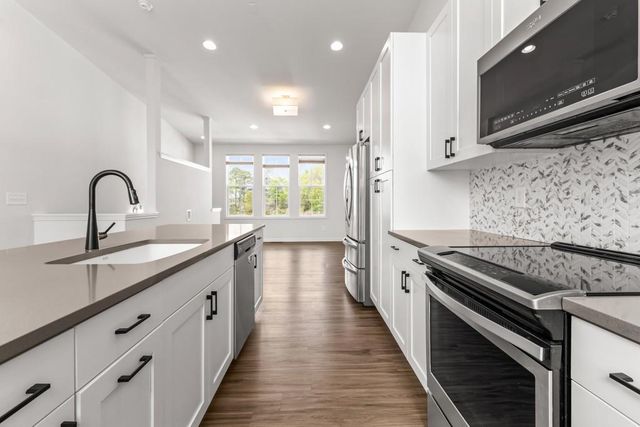 916 Brees Court, Atlanta, GA 30318