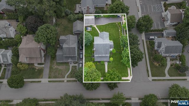 402 Enos Place, Ho-ho-kus, NJ 07423