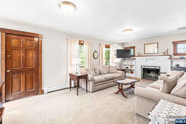 402 Enos Place, Ho-ho-kus, NJ 07423