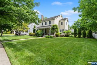 402 Enos Place, Ho-ho-kus, NJ 07423