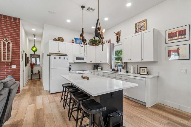 1814 N FREMONT AVENUE, Tampa, FL 33607