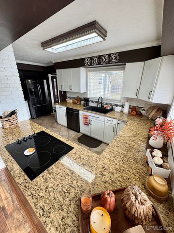 828 N Horseshoe Lake Drive, Gwinn, MI 49841