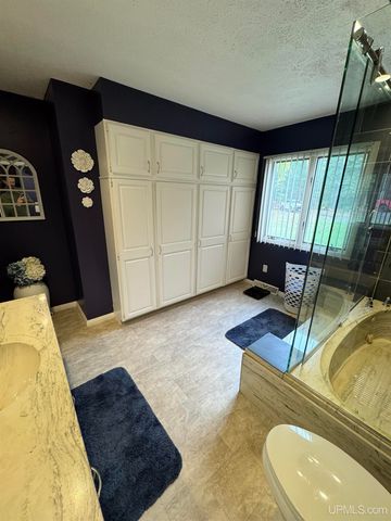 828 N Horseshoe Lake Drive, Gwinn, MI 49841