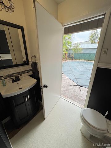 828 N Horseshoe Lake Drive, Gwinn, MI 49841