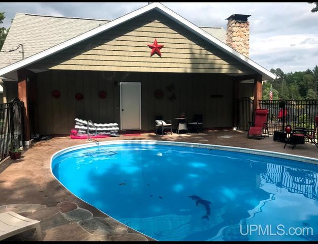 828 N Horseshoe Lake Drive, Gwinn, MI 49841