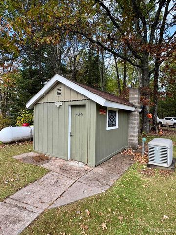 828 N Horseshoe Lake Drive, Gwinn, MI 49841