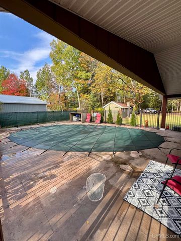 828 N Horseshoe Lake Drive, Gwinn, MI 49841