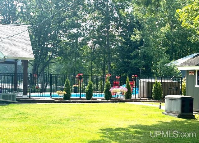 828 N Horseshoe Lake Drive, Gwinn, MI 49841