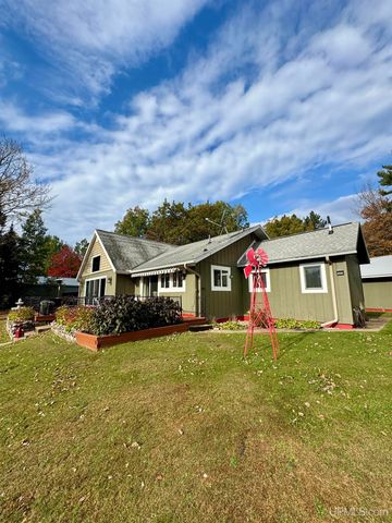 828 N Horseshoe Lake Drive, Gwinn, MI 49841