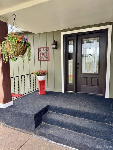 828 N Horseshoe Lake Drive, Gwinn, MI 49841