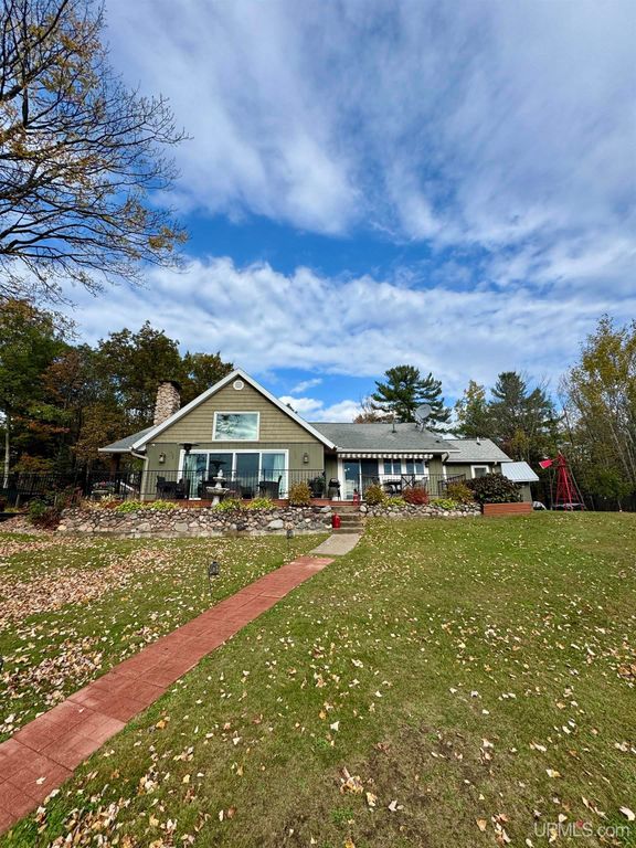 828 N Horseshoe Lake Drive, Gwinn, MI 49841