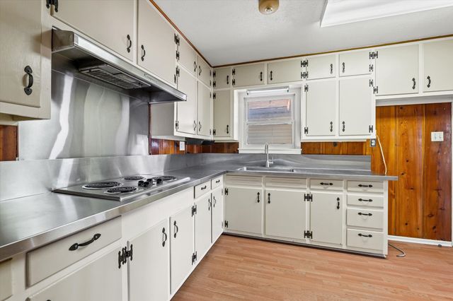 1127 Leroy Parkway, Elm Mott, TX 76640