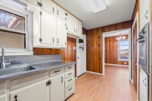 1127 Leroy Parkway, Elm Mott, TX 76640