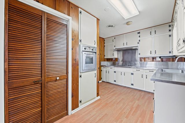 1127 Leroy Parkway, Elm Mott, TX 76640