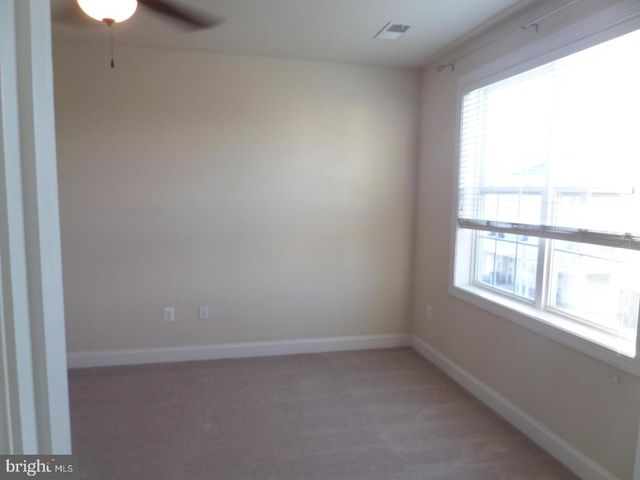 15998 GREYMILL MANOR DR, Haymarket, VA 20169