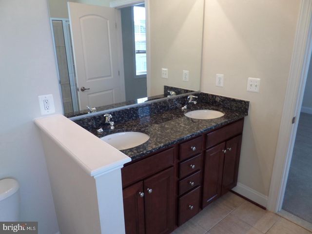 15998 GREYMILL MANOR DR, Haymarket, VA 20169