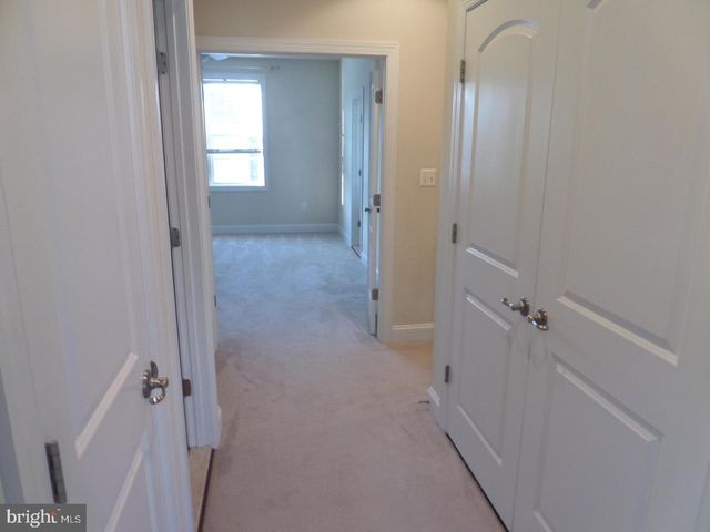 15998 GREYMILL MANOR DR, Haymarket, VA 20169