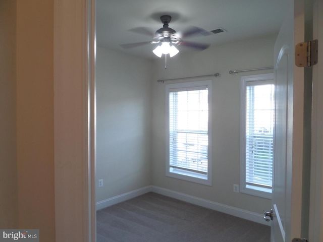 15998 GREYMILL MANOR DR, Haymarket, VA 20169