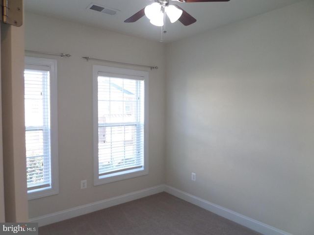 15998 GREYMILL MANOR DR, Haymarket, VA 20169