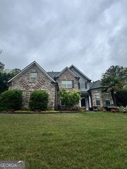 374 Persimmon Drive, Sharpsburg, GA 30277