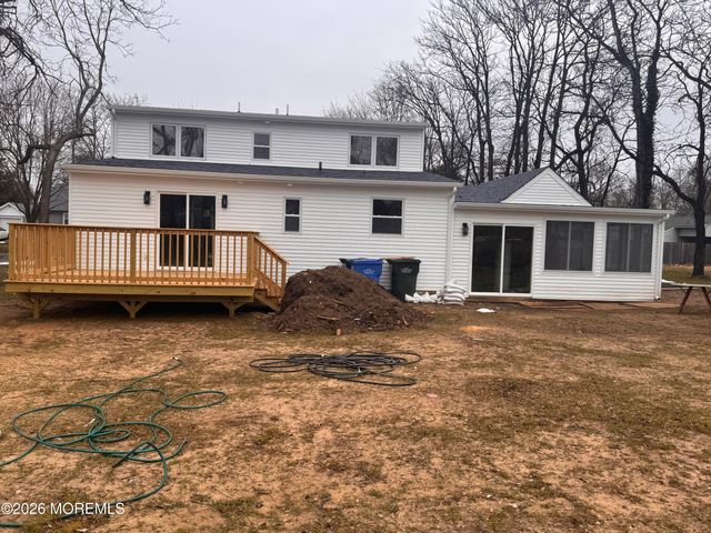 18 Pica Place, Tinton Falls, NJ 07724